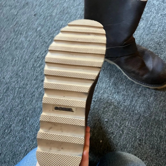 Sorel Brown Lug Sole Snow Boots, size 8 - Picture 3 of 6